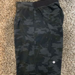 lululemon men’s T.H.E. Short 9” w/ luxtreme liner